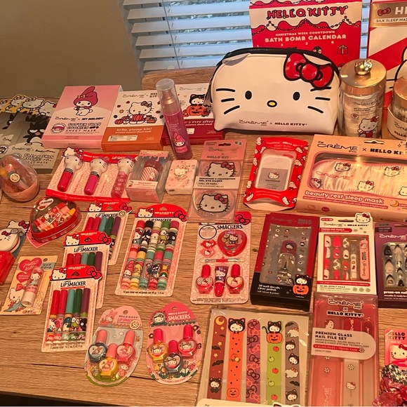 Sanrio Hello Kitty Beauty Bundle - Picture 1 of 1